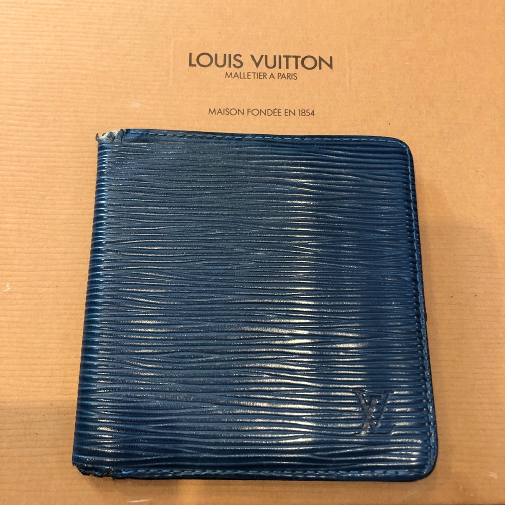 💰SOLD-Auth Louis Vuitton blue Epi leather UNISEX wallet